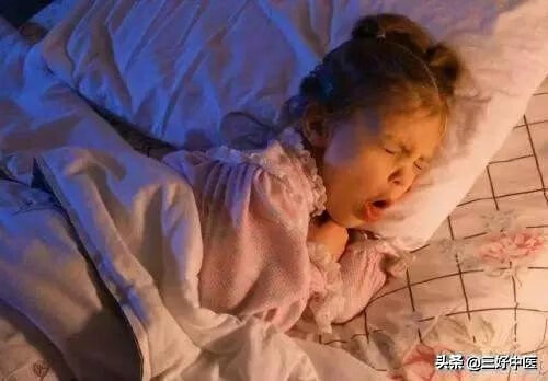7岁小孩反复咳嗽怎么治最有效(小孩咳嗽不停怎样缓解)