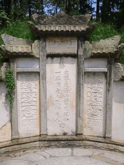 曾国藩家乡的风水(曾国藩家族风水之谜)