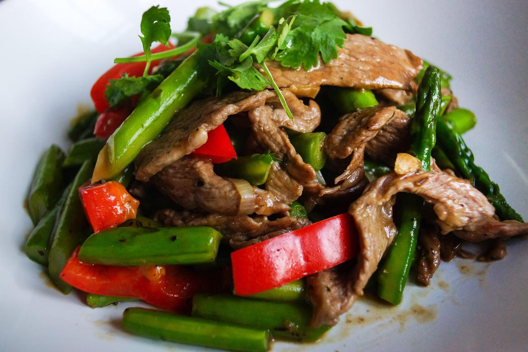 青椒炒牛肉用什么牛肉(青椒炒牛肉怎么炒好吃窍门)