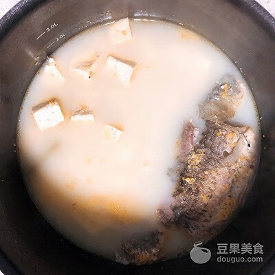 鲫鱼豆腐汤的做法和步骤(鲫鱼豆腐汤怎么做才好吃)