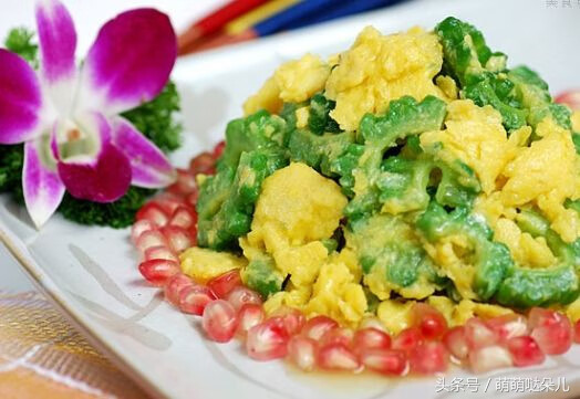 苦瓜的功效与作用(苦瓜的功效与作用有哪些)