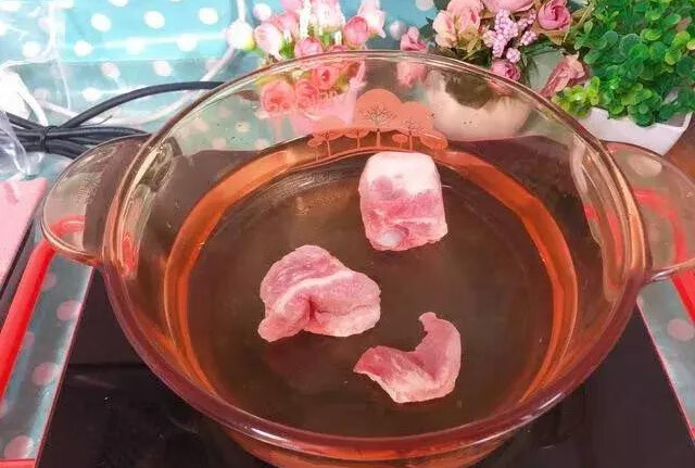 山药胡萝卜排骨汤功效作用(胡萝卜可以和山药炖排骨汤吗)