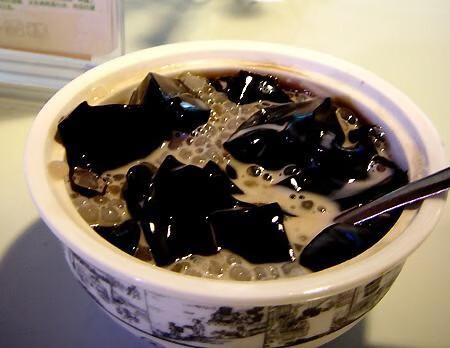 龟苓膏的功效与作用及食用方法(龟苓膏对女性的好处)