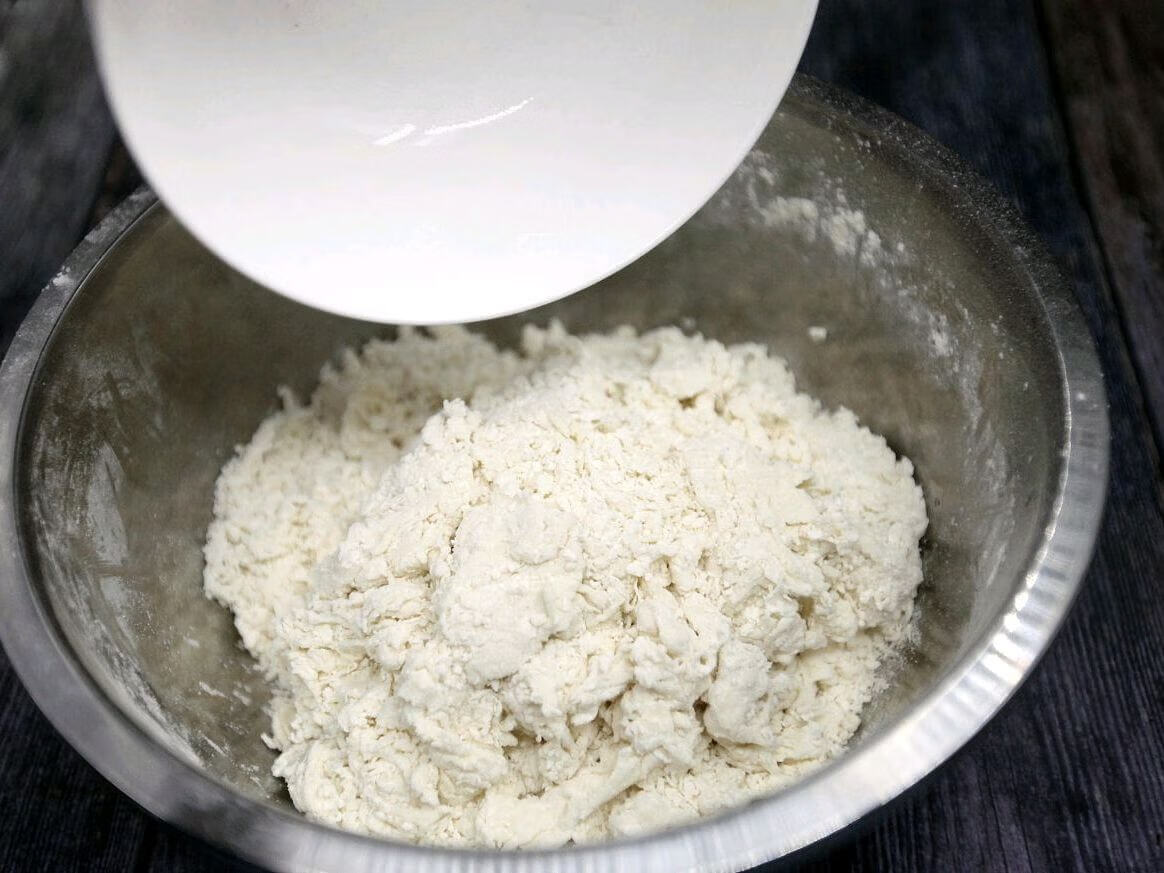 饺子皮的做法步骤(用不完的饺子皮新吃法)