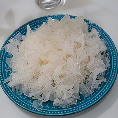 银耳汤可以丰胸吗?(银耳莲子汤能丰胸吗)