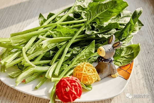 冬天手脚冰凉怎么回事(男性冬天手脚冰凉是什么原因)