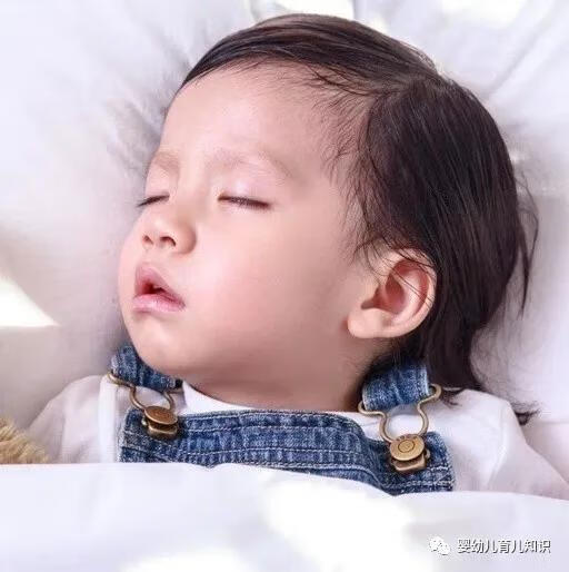 小孩晚上睡觉出汗特别多是什么原因(6岁小孩晚上睡觉出汗)