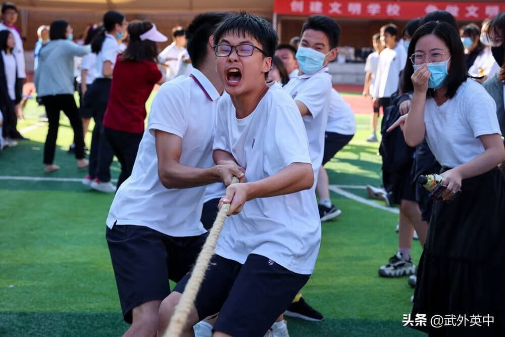 秋运赛场，国梦飞扬——记英中初中部秋季运动会