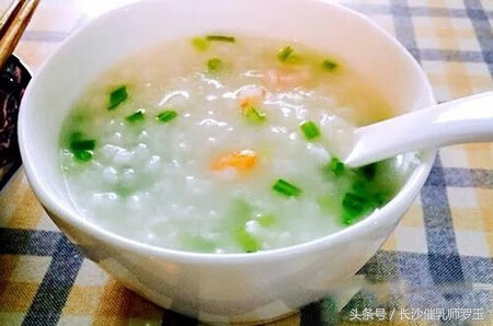 宝宝四个月辅食食谱大全(四个月宝宝能吃什么辅食食谱)