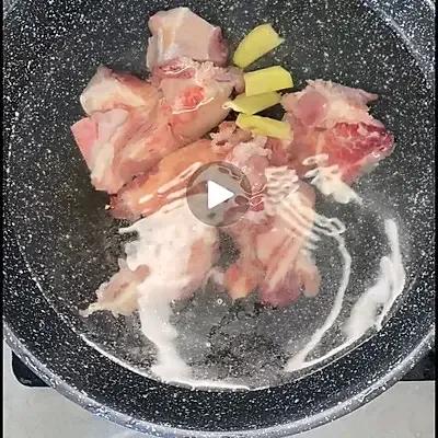 五指毛桃煲猪骨的功效(五指毛桃煲猪骨还可加什么料)