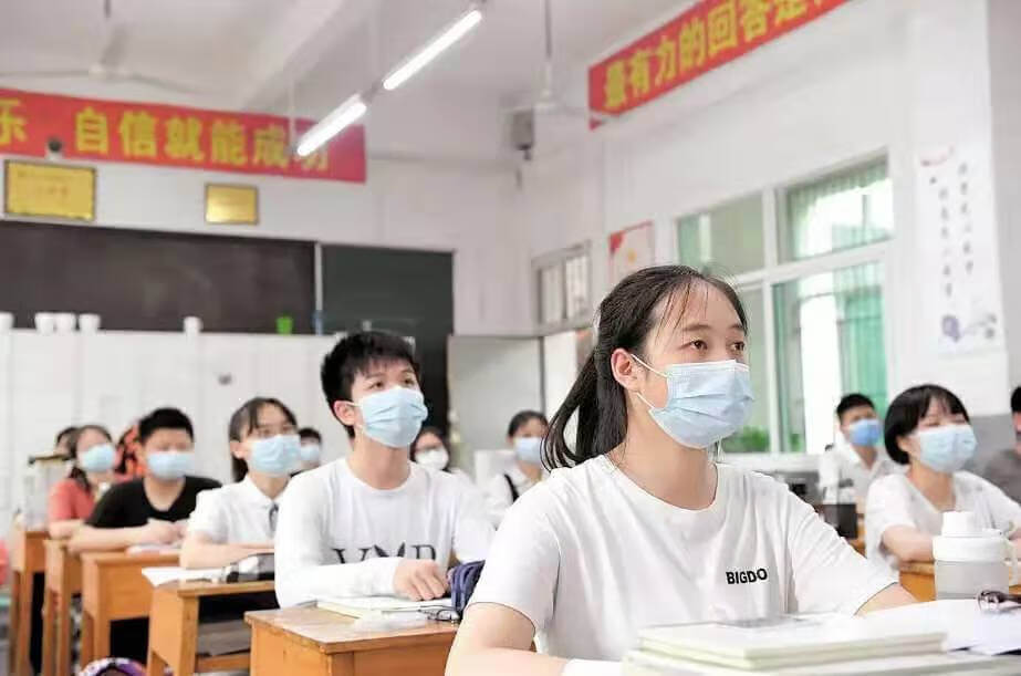 学霸的高考满分作文，阅卷老师赞口不绝，考生可以套用