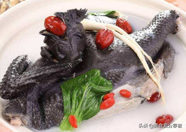 乌鸡的营养价值?(乌鸡的营养价值及功效和禁忌)