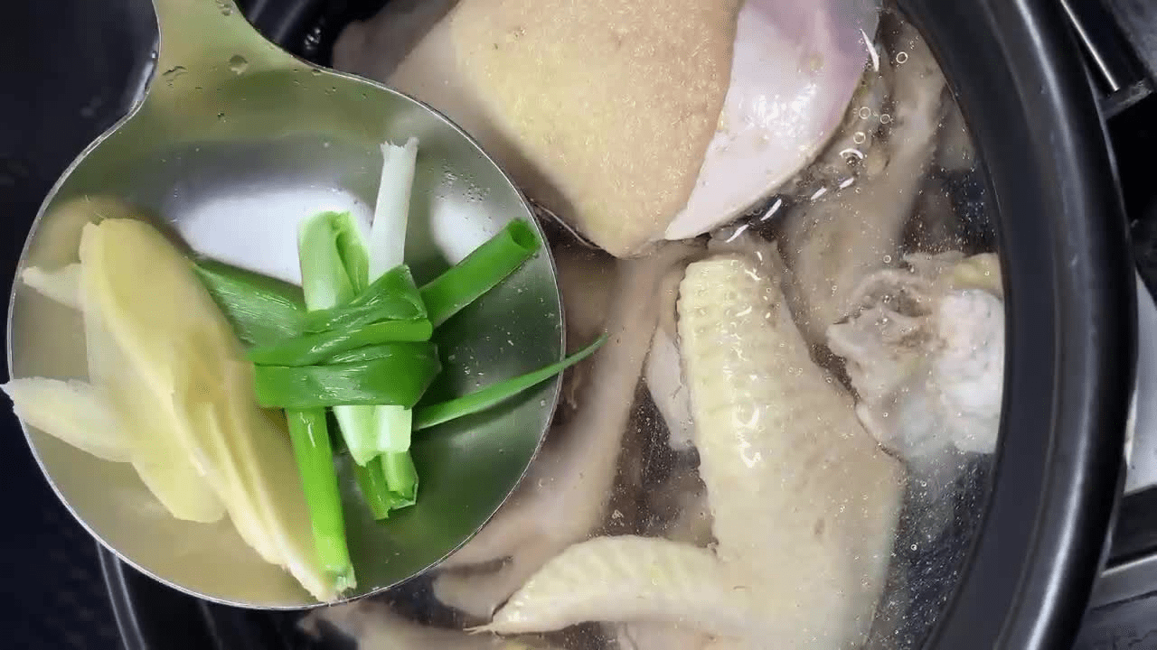 鸡汤怎么炖好喝又营养(好喝的鸡汤做法)