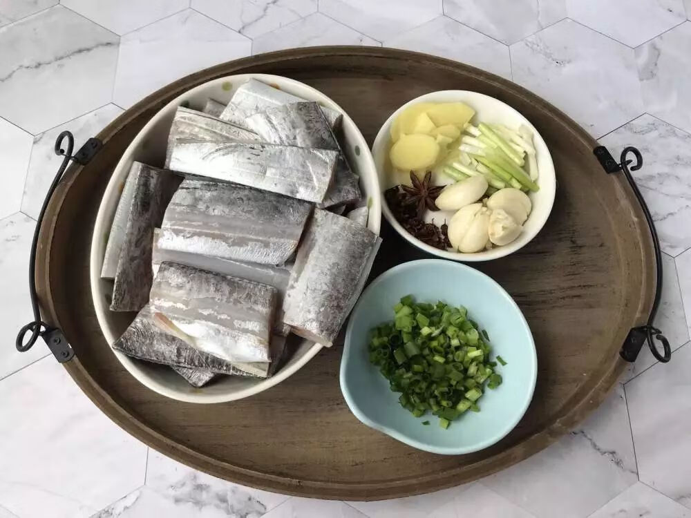 糖醋带鱼的家常做法一(糖醋带鱼的做法大全)