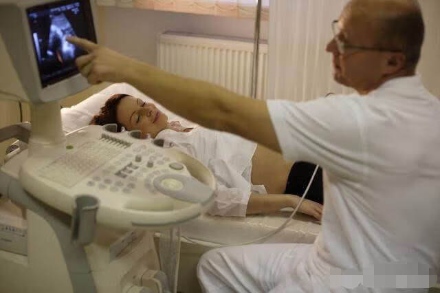 几个月可以看出女孩男孩(查男孩女孩几个月最准)