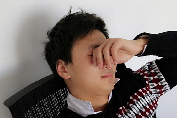 肝脏不好有什么表现症状有哪些男人(肝病的七个征兆)