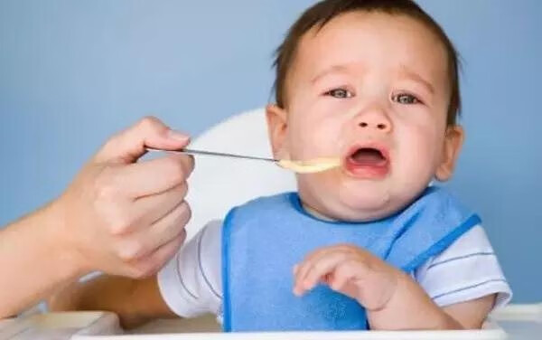 小孩不吃饭是什么原因该怎么办?(2岁小孩不吃饭是什么原因)