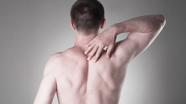 后背疼痛是什么原因(后背疼痛是什么问题)