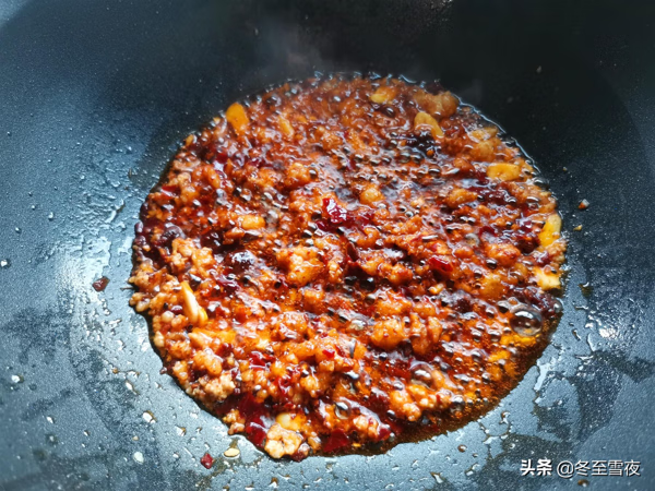 蚂蚁上树怎么做(蚂蚁上树为了什么)