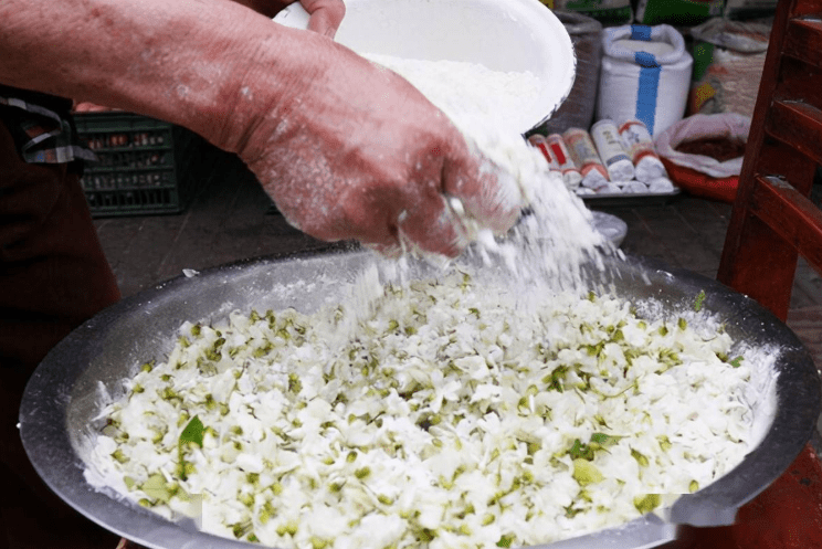 槐树花怎么吃?(槐树花怎么做菜好吃)