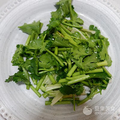 皮蛋凉拌的做法简单(皮蛋凉拌)