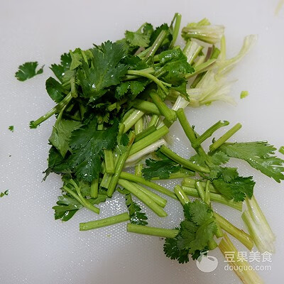 皮蛋凉拌的做法简单(皮蛋凉拌)