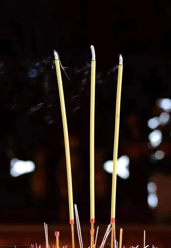 香烧的中间高两边低好吗?(香烧的两边高中间低代表什么)