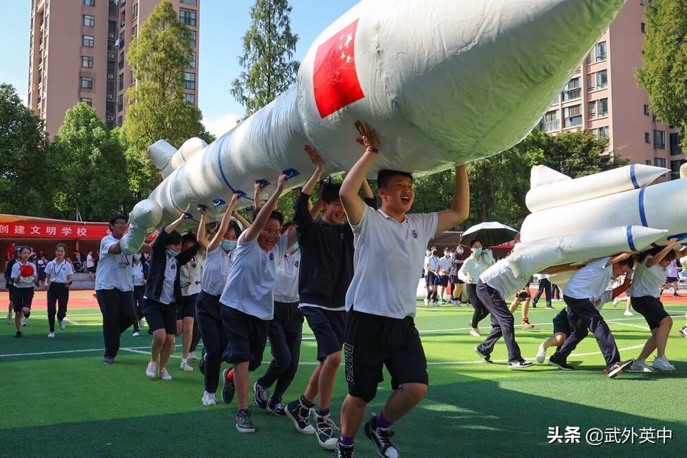 秋运赛场，国梦飞扬——记英中初中部秋季运动会