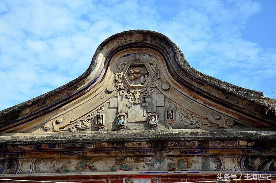 一,金式山墙:形圆而足阔