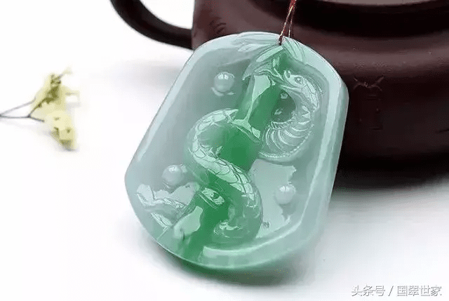 金蟾戒指怎么戴招财(口叼金蟾戒指向外向里)