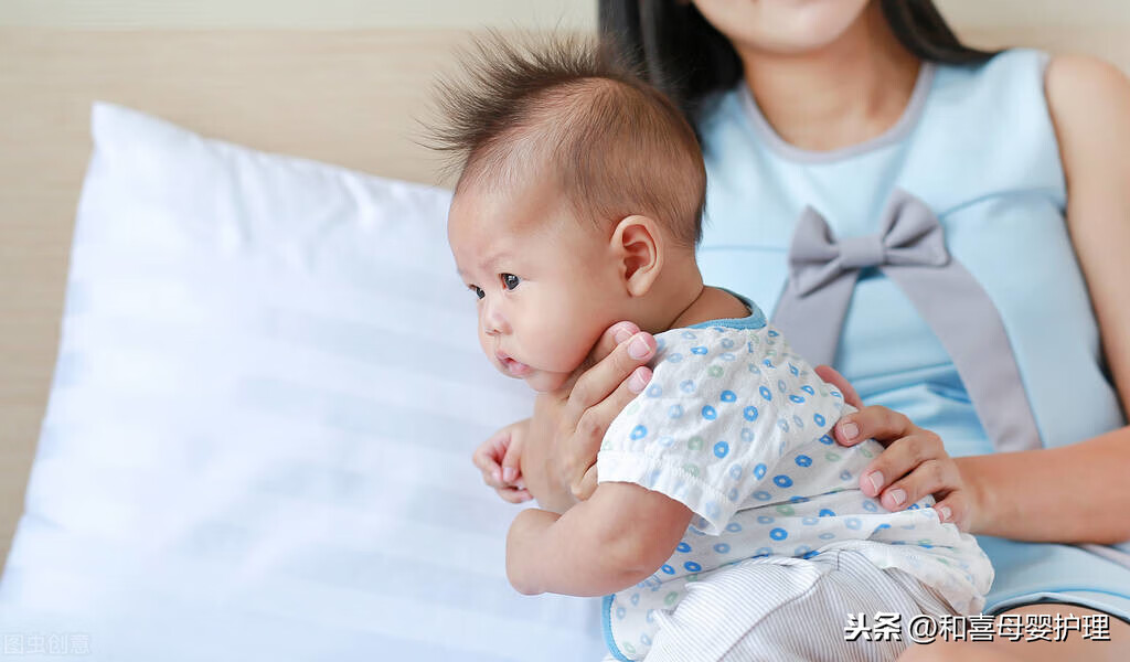 婴儿打完嗝后吐奶(婴儿喝完奶吐奶打嗝)