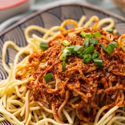 鸡丝凉面用什么面(鸡丝凉面是什么面做成的)