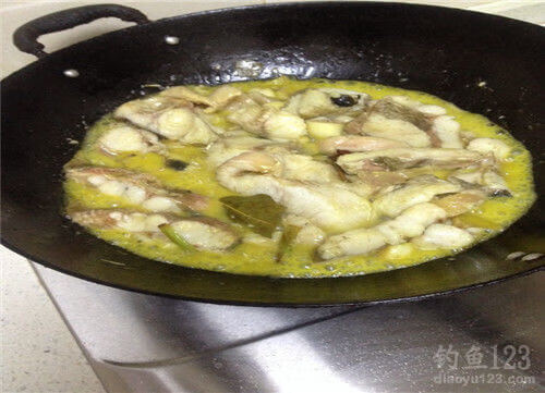 鲶鱼炖豆腐怎么炖(豆腐鲶鱼做法)