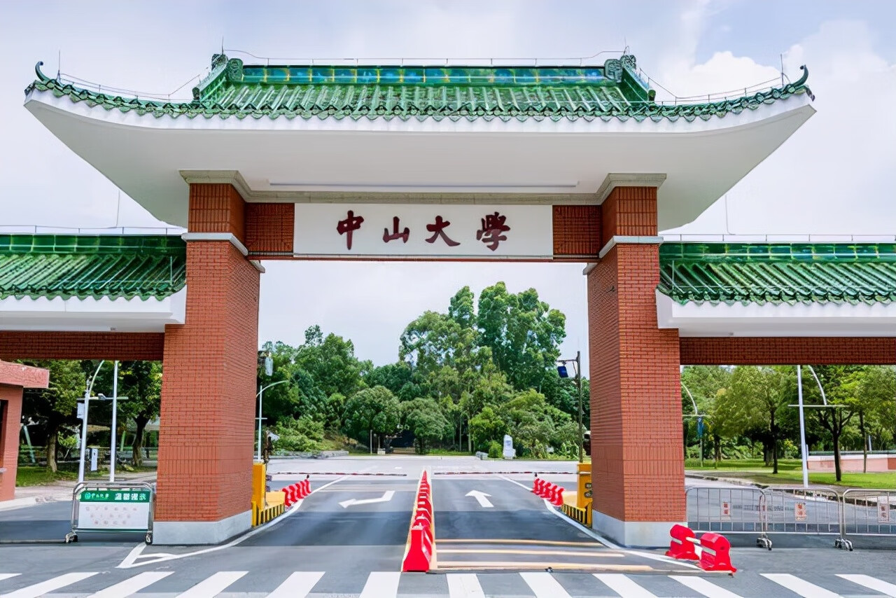 中山大学的专业排名(中山大学排名全国第几)