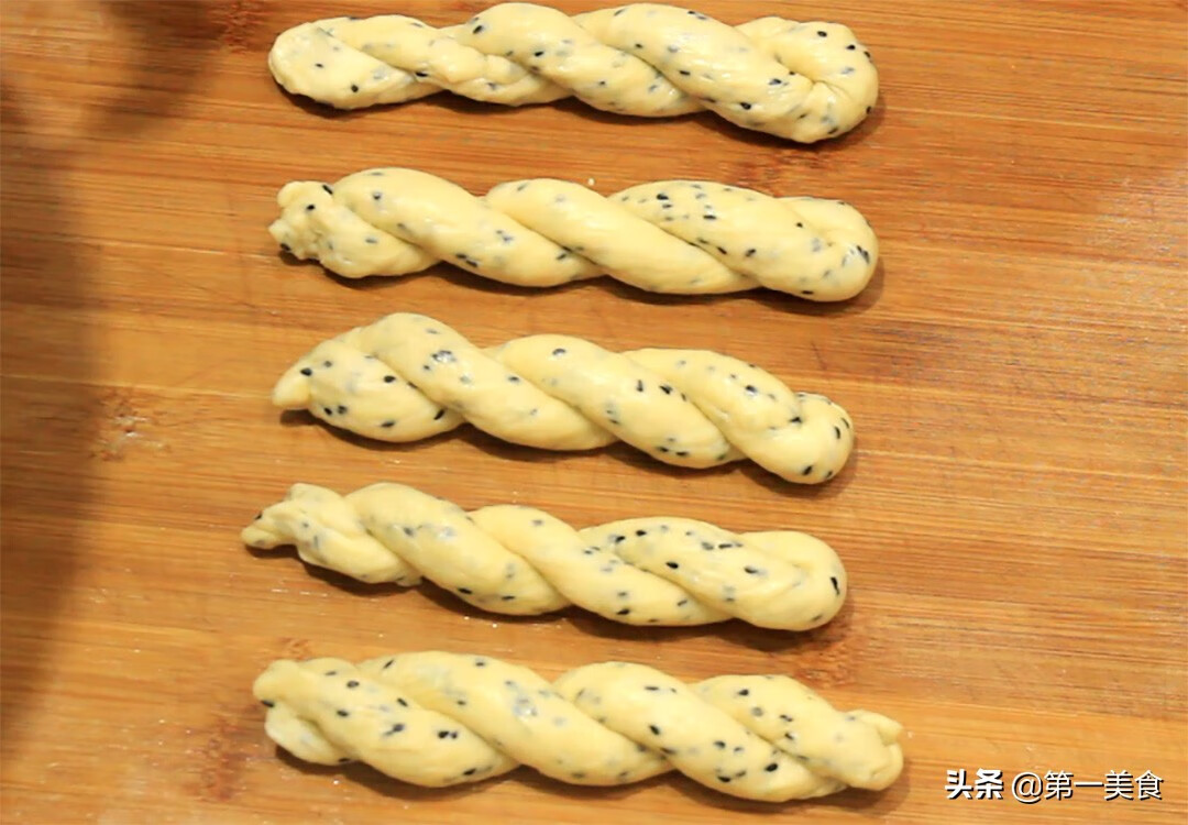 面粉的100种做法大全图片(普通面粉的做法大全)