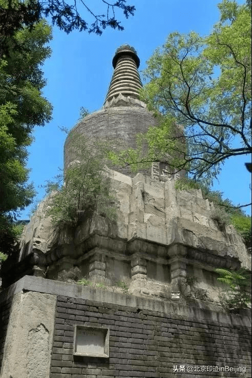 西三環北路54號諮詢電話:(86-10)68412606潭柘寺塔林潭柘寺始建於西晉