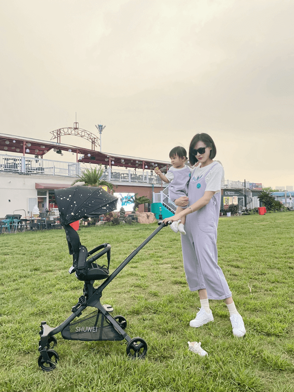 婴儿小车四轮手推车(婴儿推车八个轮子和四个轮子)