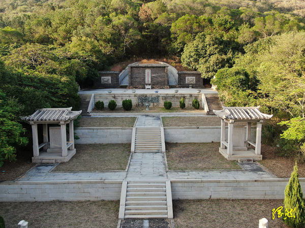 王审邽与兄王潮,弟王审知举兵入闽,官至工,兵,户部尚书,威武军节度副