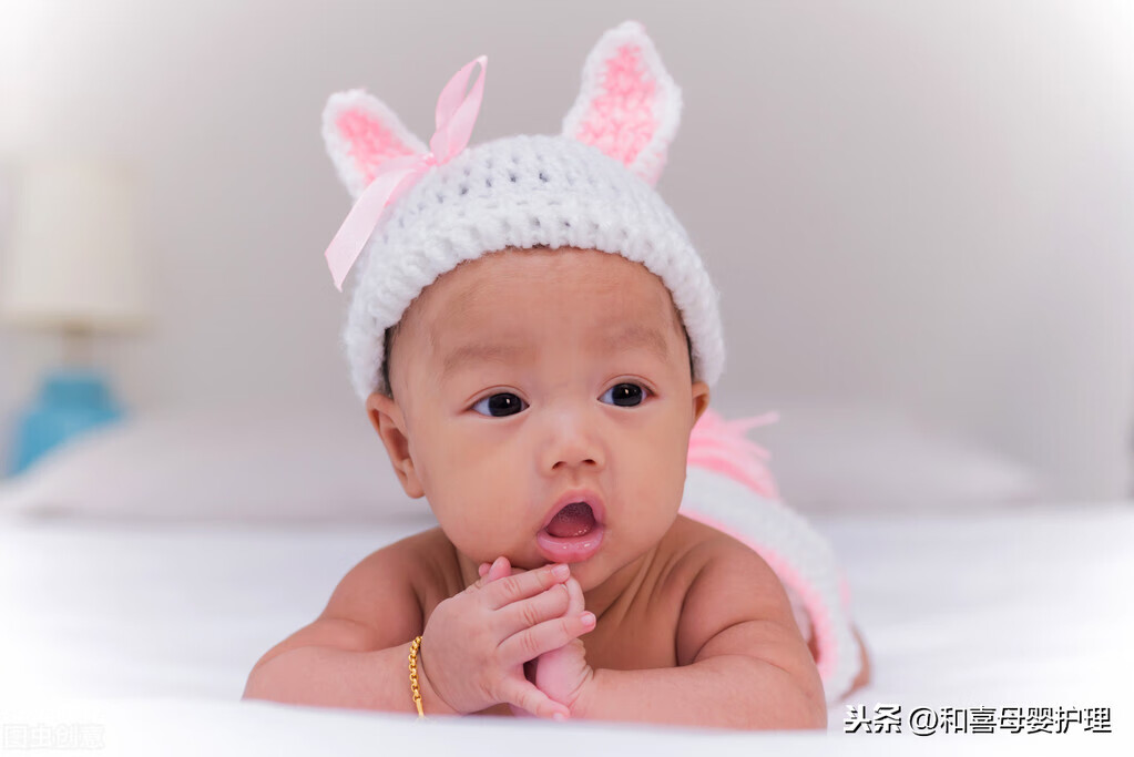 母乳宝宝拉绿色大便怎么回事(宝宝拉绿色大便怎么解决)