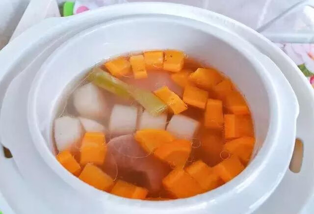 山药胡萝卜排骨汤功效作用(胡萝卜可以和山药炖排骨汤吗)