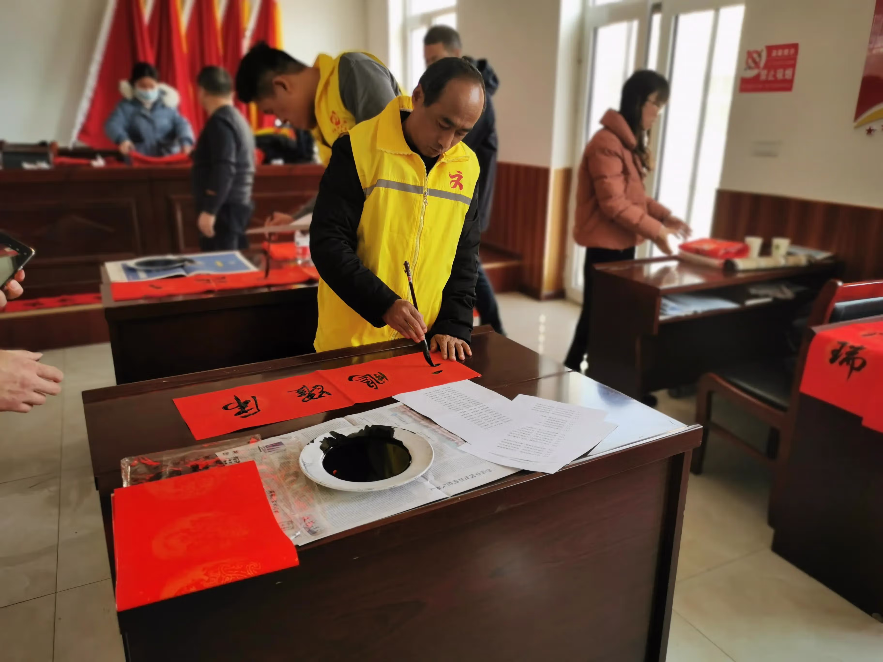 对联上下联怎么贴?(对联上下联左右怎么贴)
