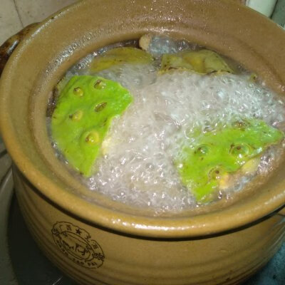 莲蓬怎么吃好吃(莲蓬的吃法与功效)