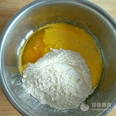 电饭锅做蛋糕的方法(电饭煲如何做蛋糕 家用)