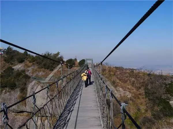 方山正门是哪个门(大门对山怎么化解)