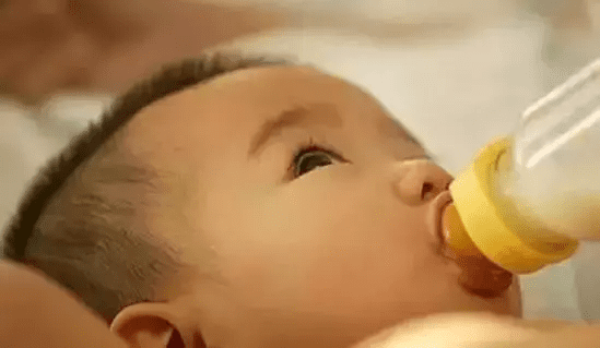 小儿消化不良腹泻能喝奶粉吗(1岁半宝宝消化不良腹泻)