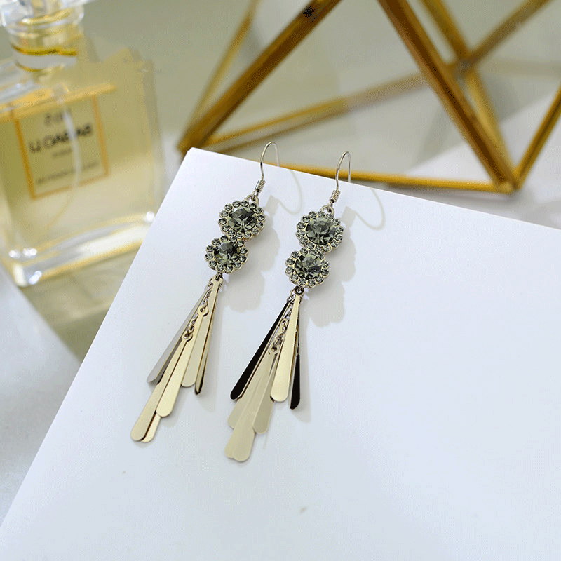 晓色个性百搭性感长款耳饰