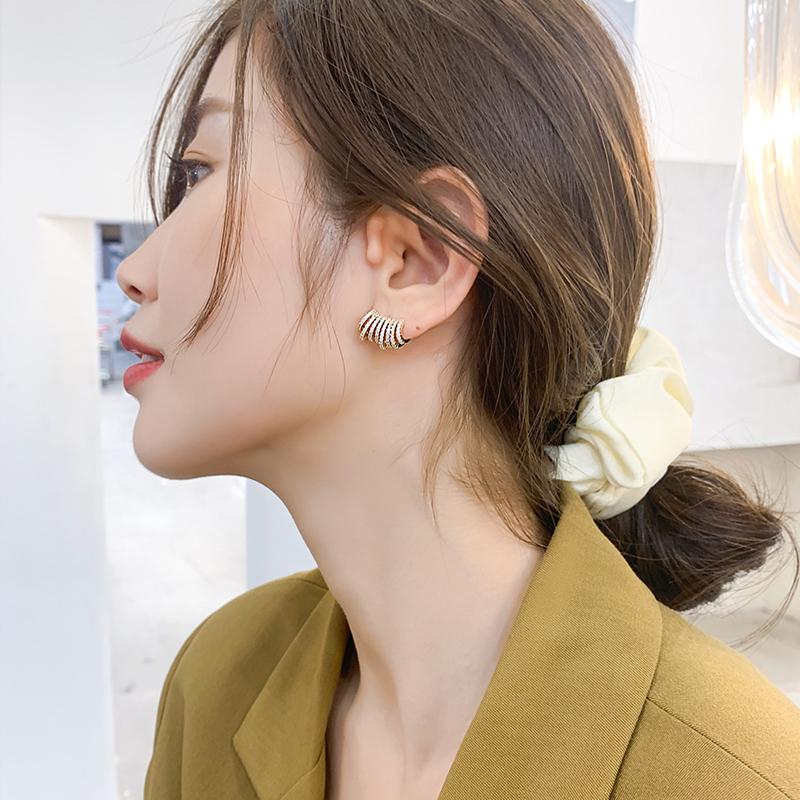 伊黛儿 闪钻多层耳钉