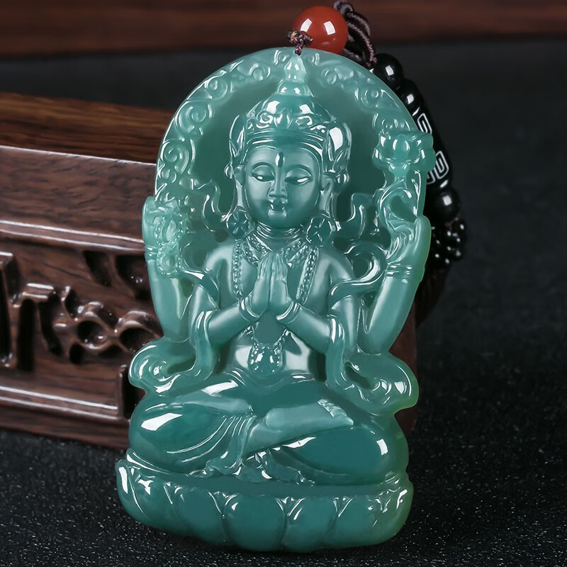 春龙手工打磨翡翠吊坠