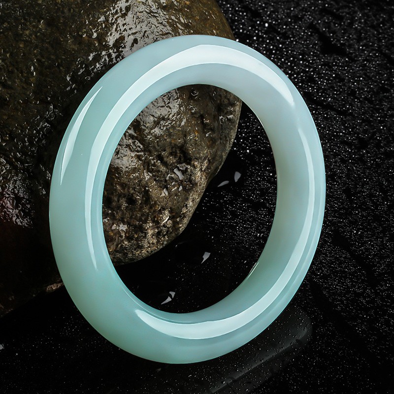 碧玉尊 顺滑细腻 翡翠手镯