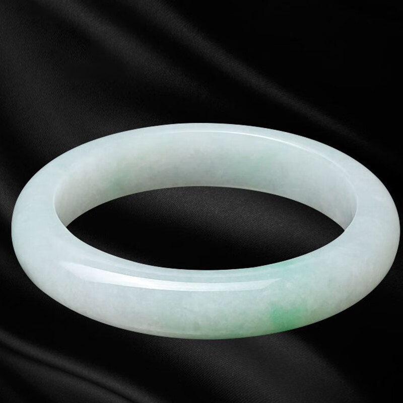 七彩云南 精密做工翡翠手镯